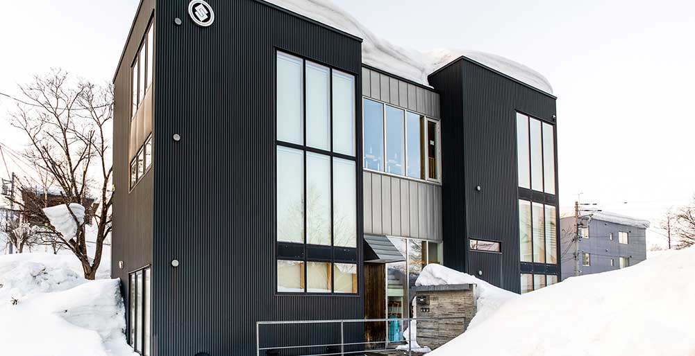 Sekka Ni Chalet - Facade with surrounding snow