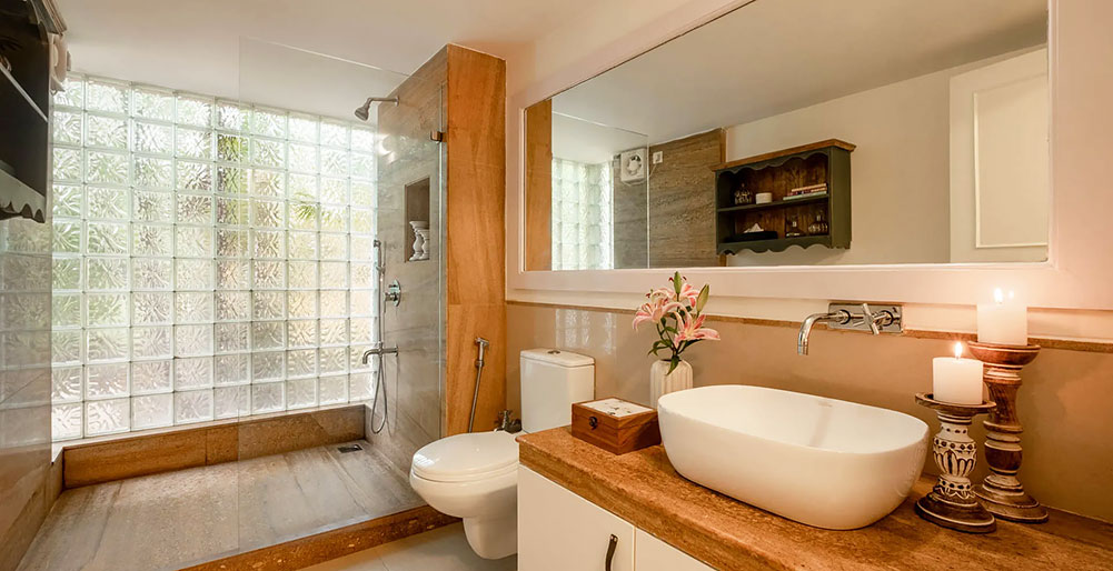 Villa Nimaya - Master Suite bathroom<br />